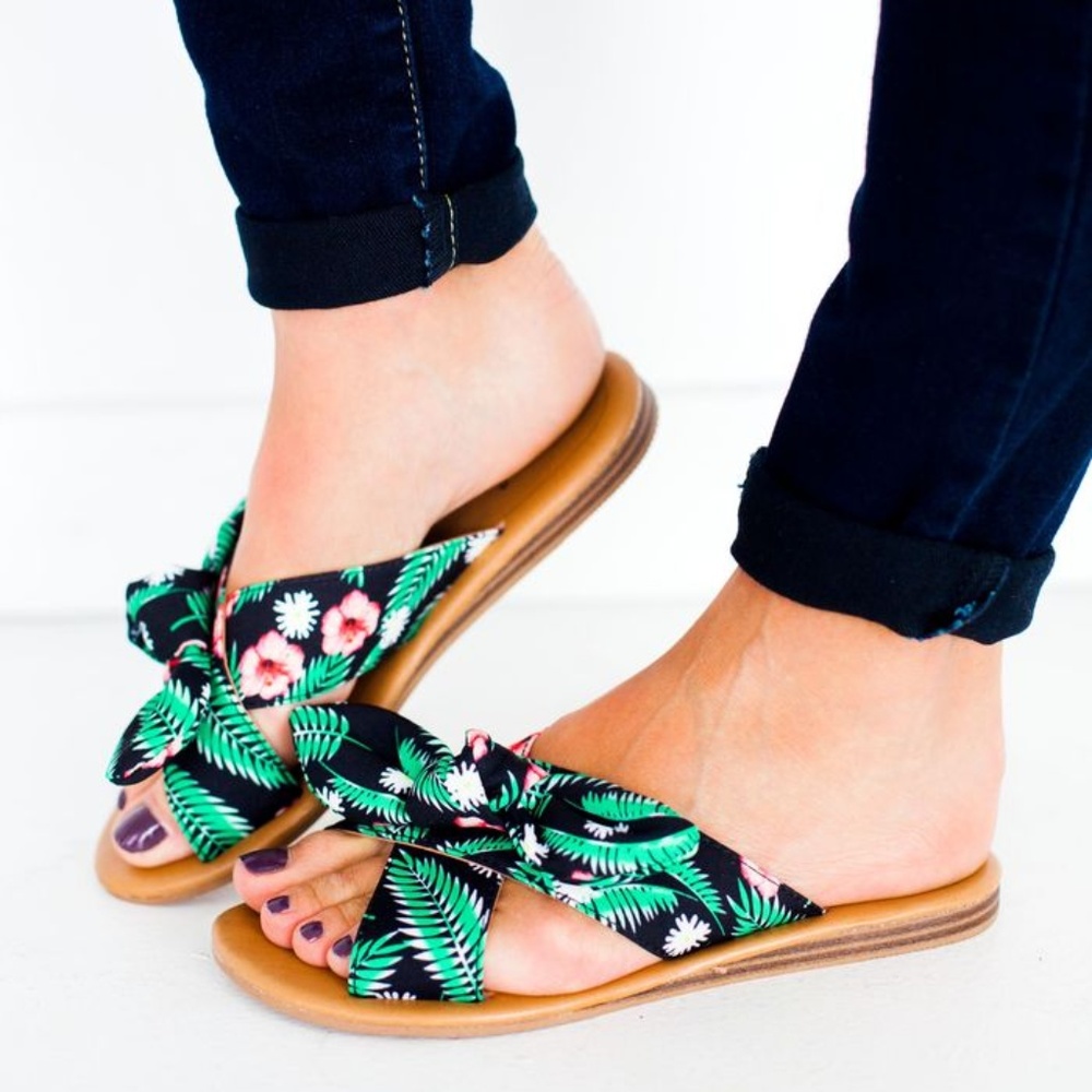Tropical Bow Vegan Leather Sandals - Picture 2 of 6